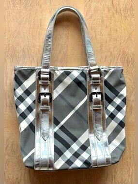 Burberry Water-resistant Novacheck Tote Bag - Silver Leather straps + base